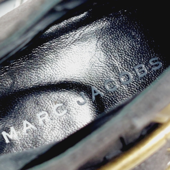 Marc Jacobs Grey Suede Chain-Link Accent Pointed Toe Studded Buckle Booties K406 - Picture 9 of 13